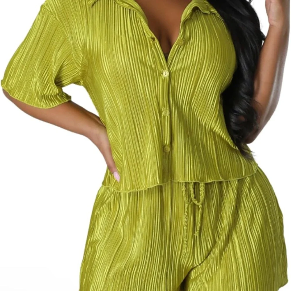 Chic Lime Green Pleated Set - Picture 1 of 5